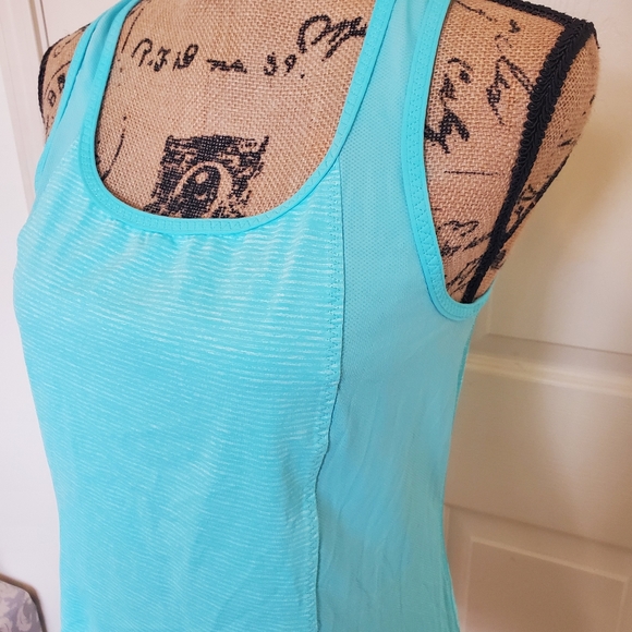 Lululemon tank - Picture 5 of 11